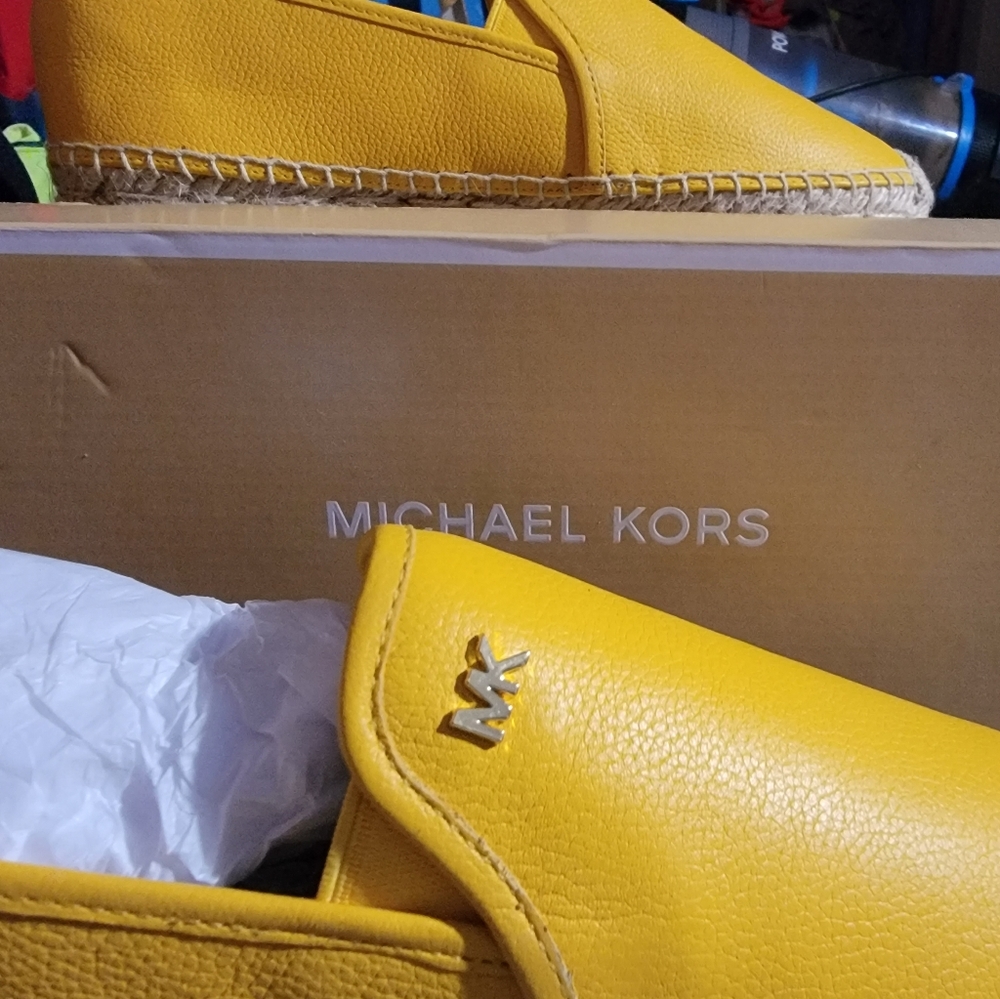 Michael Kors Lenny Logo